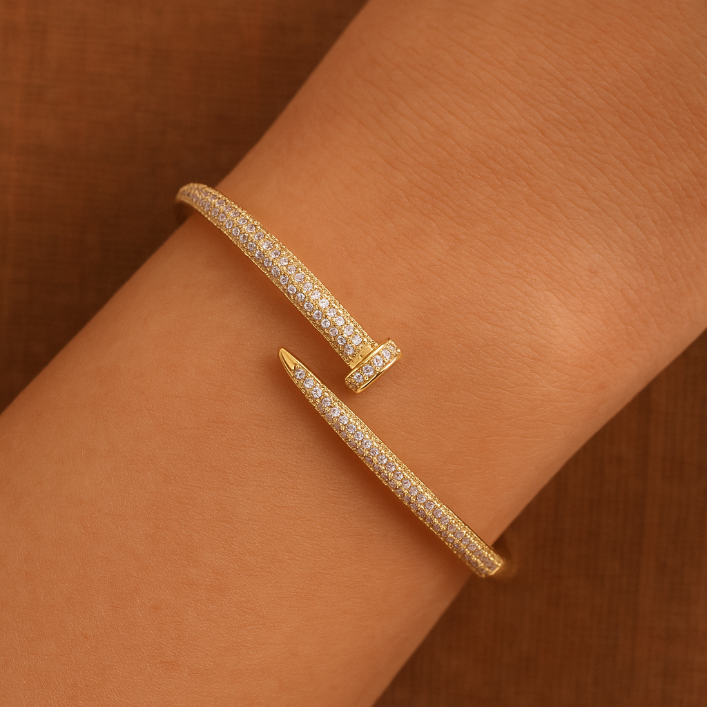 Bracelete Cravejado Dourado Prego - Aço Inoxidável