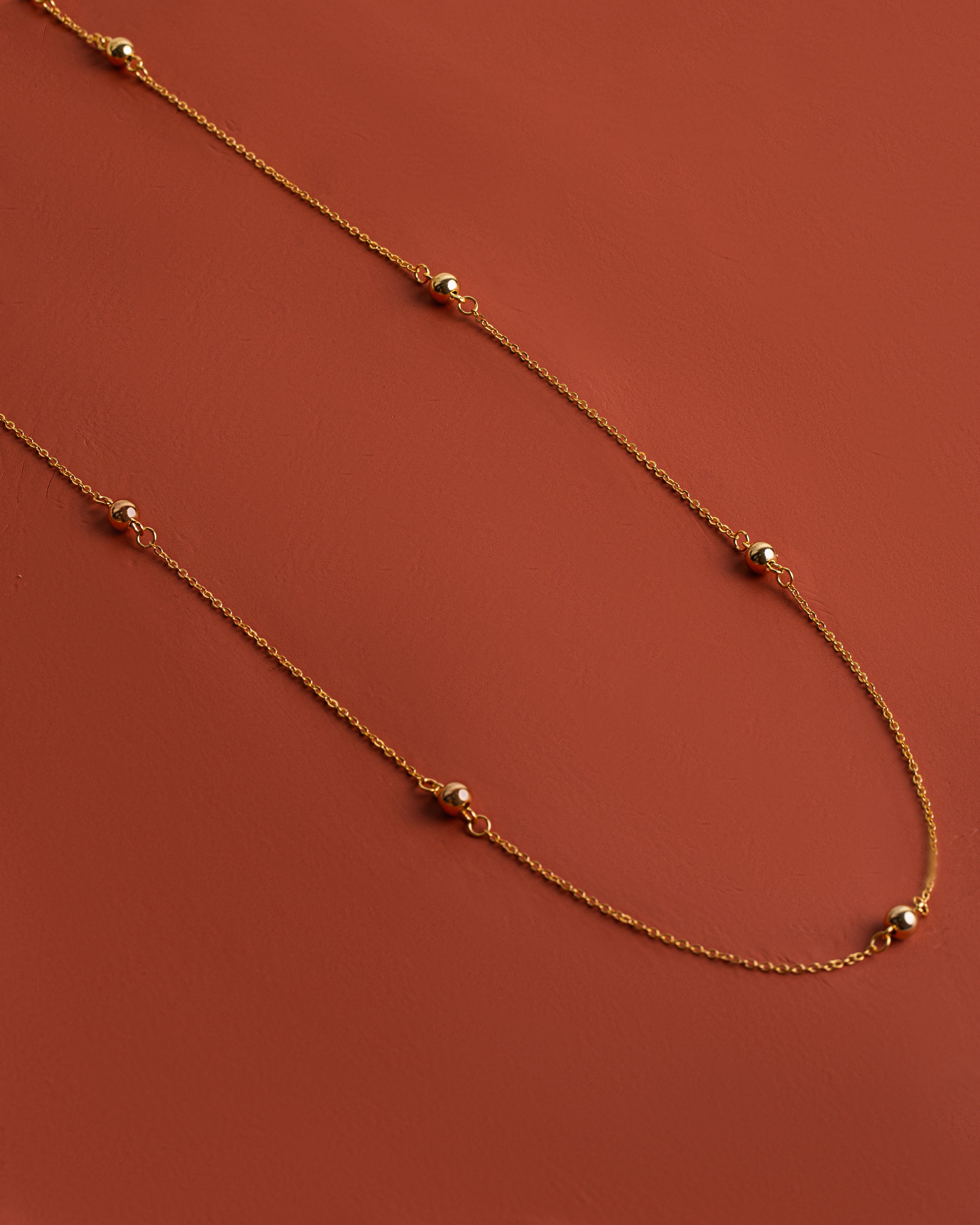 Colar Comprido Esferas Dourado