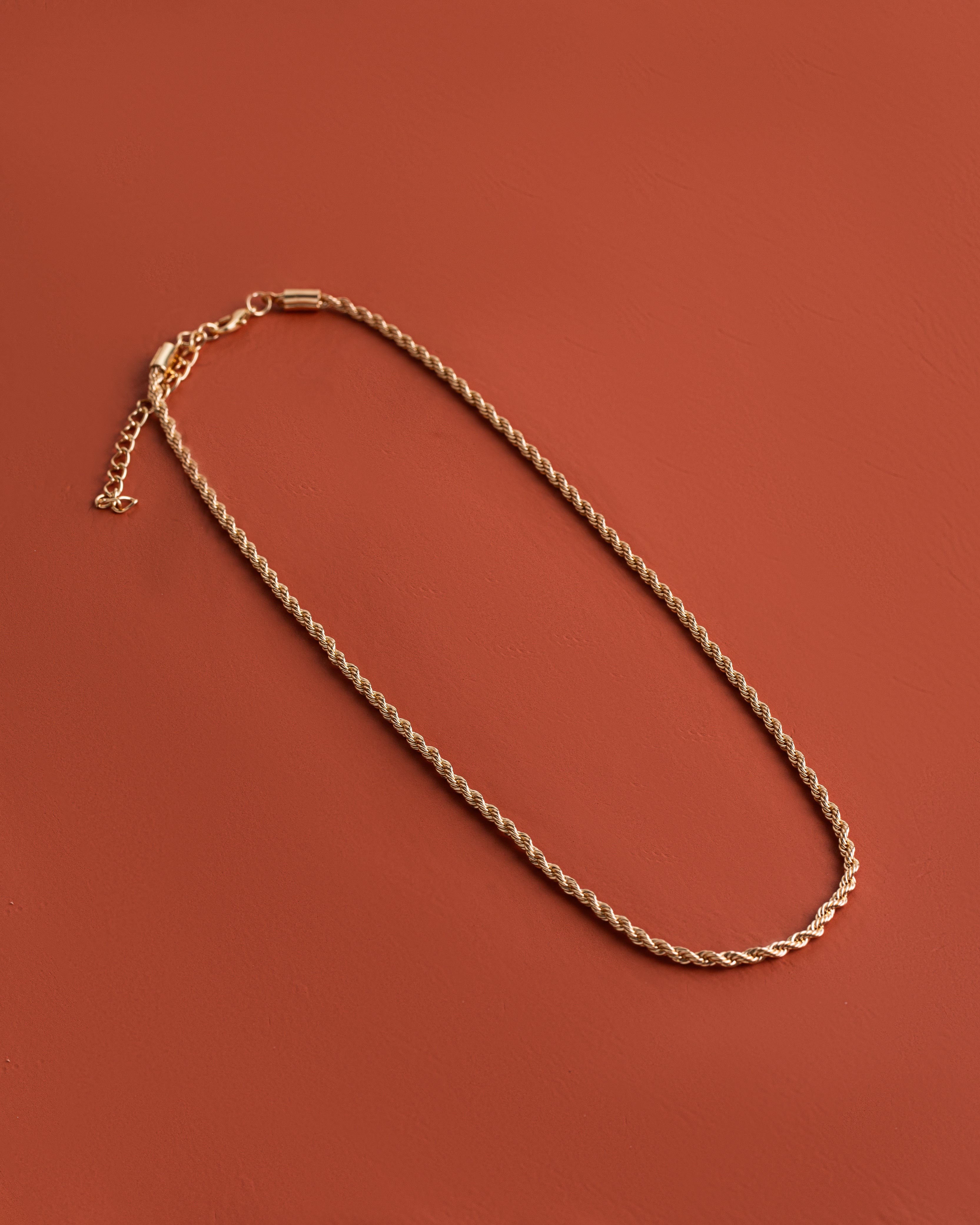 Colar Corrente Torcida Dourada