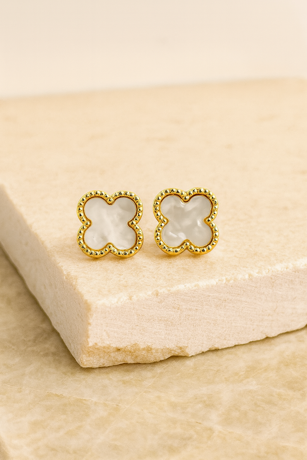 Conjunto Colar e Brinco Trevo Dourado - Aço Inoxidável