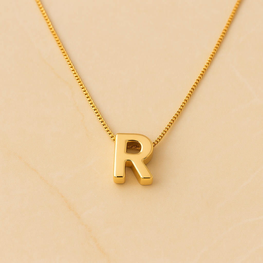Colar Letra Dourada com Corrente em Aço Inoxidável