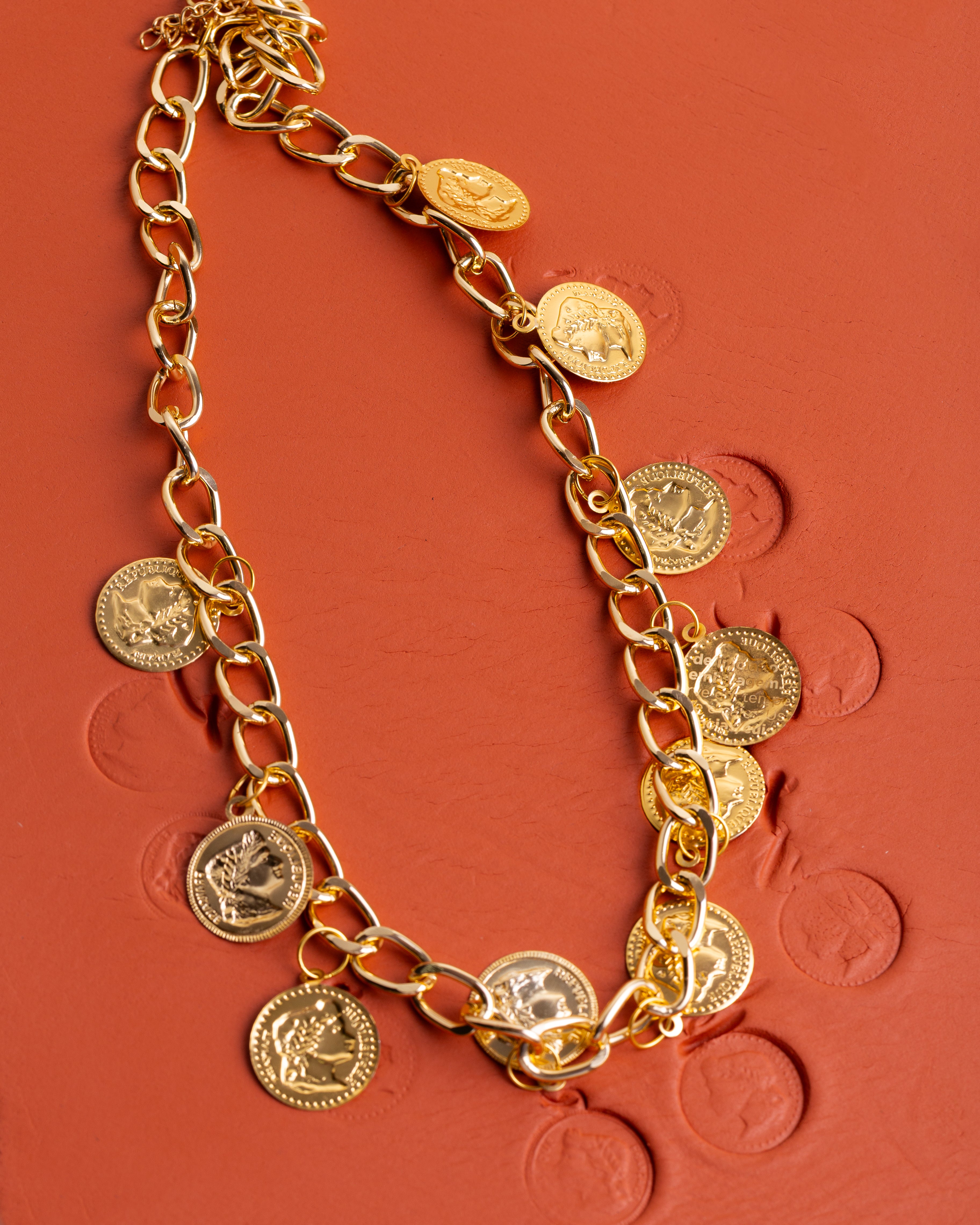 Colar Moedas Dourado