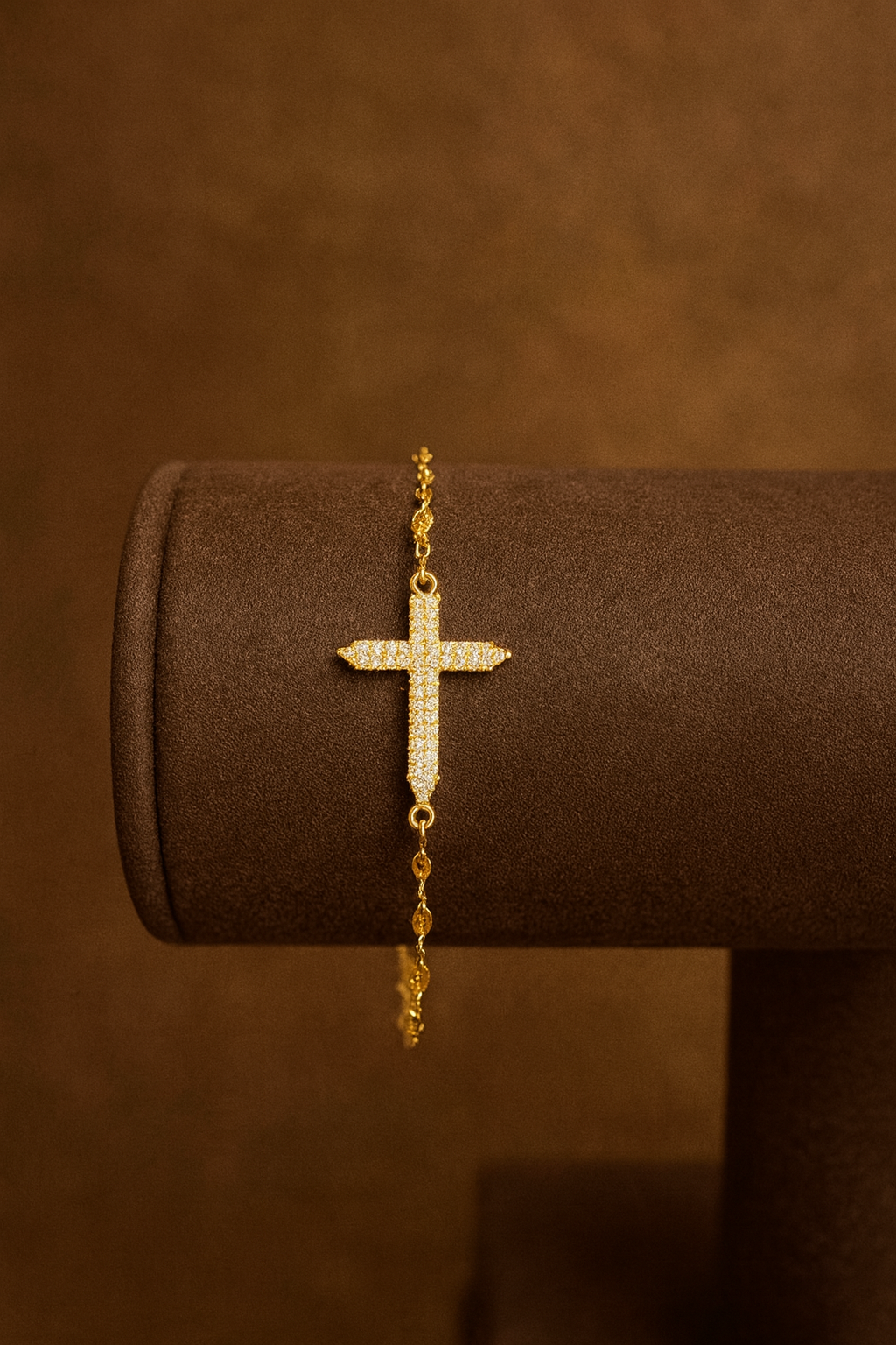 Pulseira Dourada com Pingente Cravejado - Aço Inoxidável