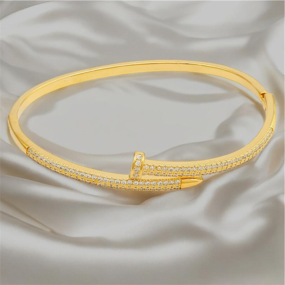 Bracelete Cravejado Dourado Prego - Aço Inoxidável