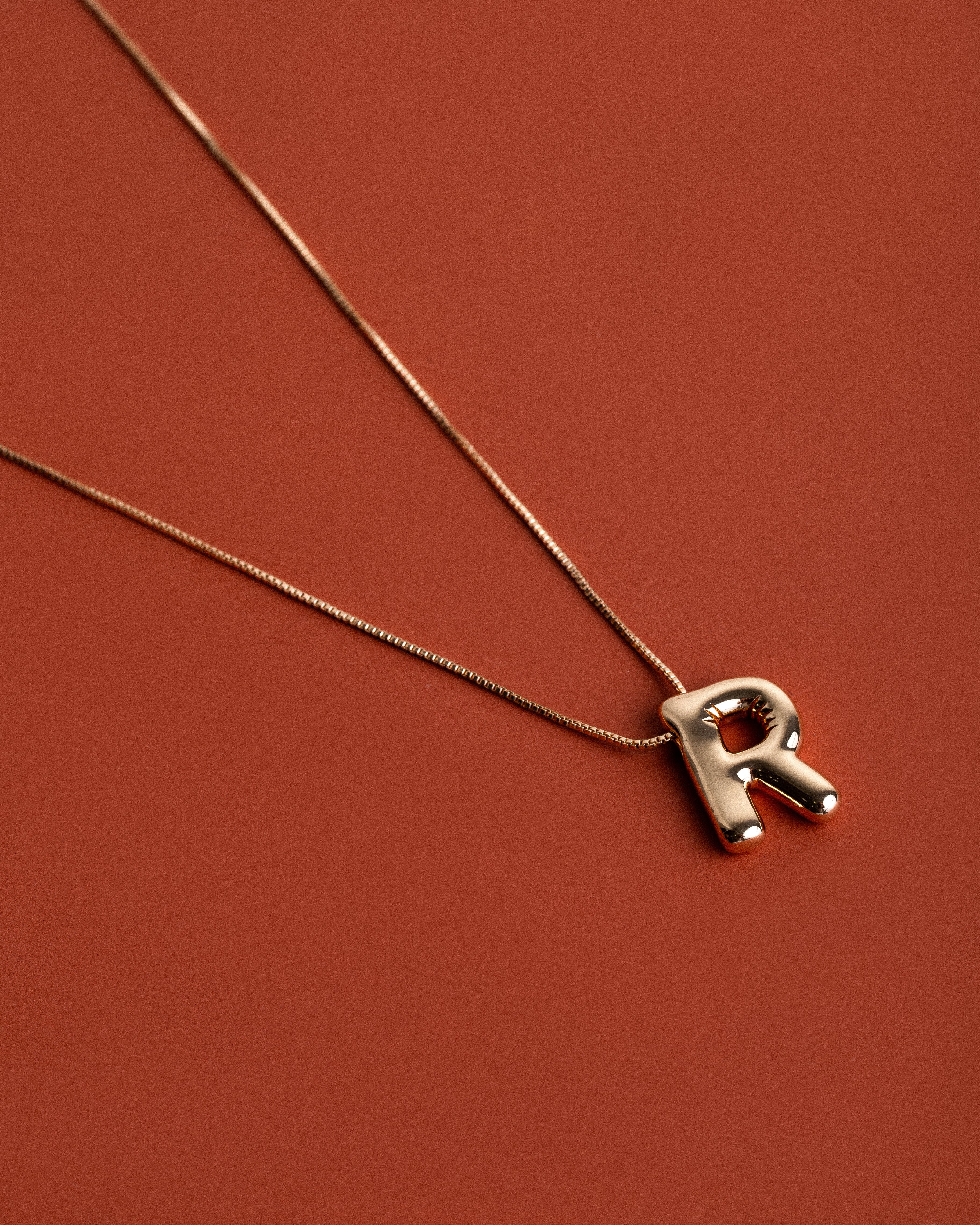 Colar Letra Orgânica Dourado