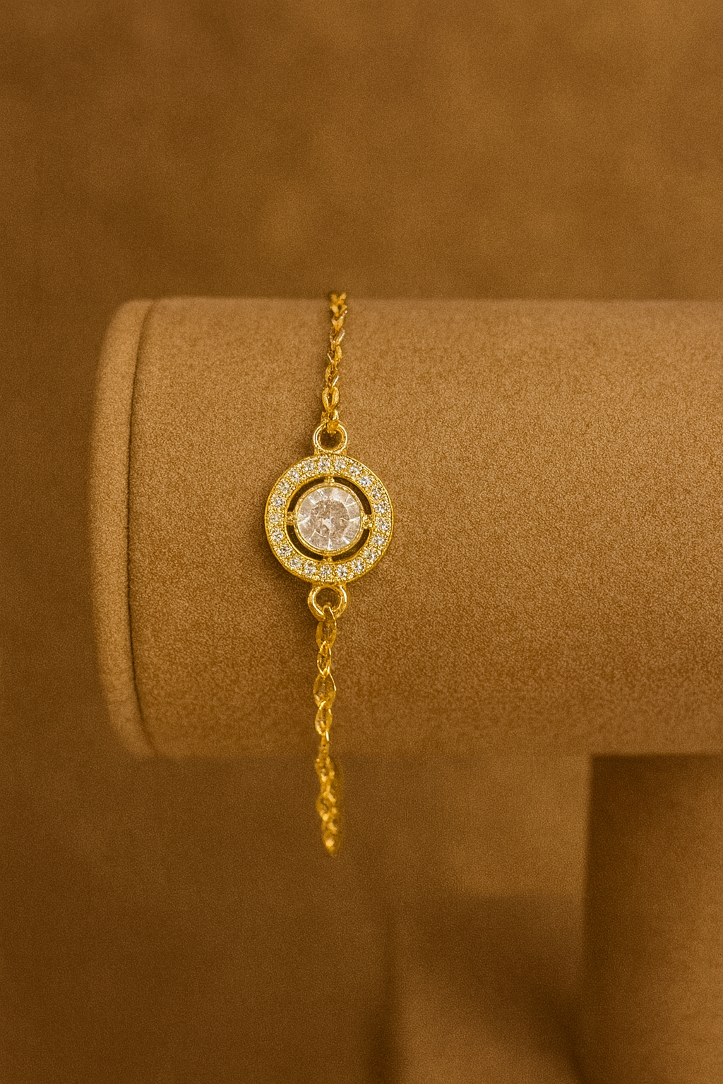 Pulseira Dourada com Pingente Cravejado - Aço Inoxidável