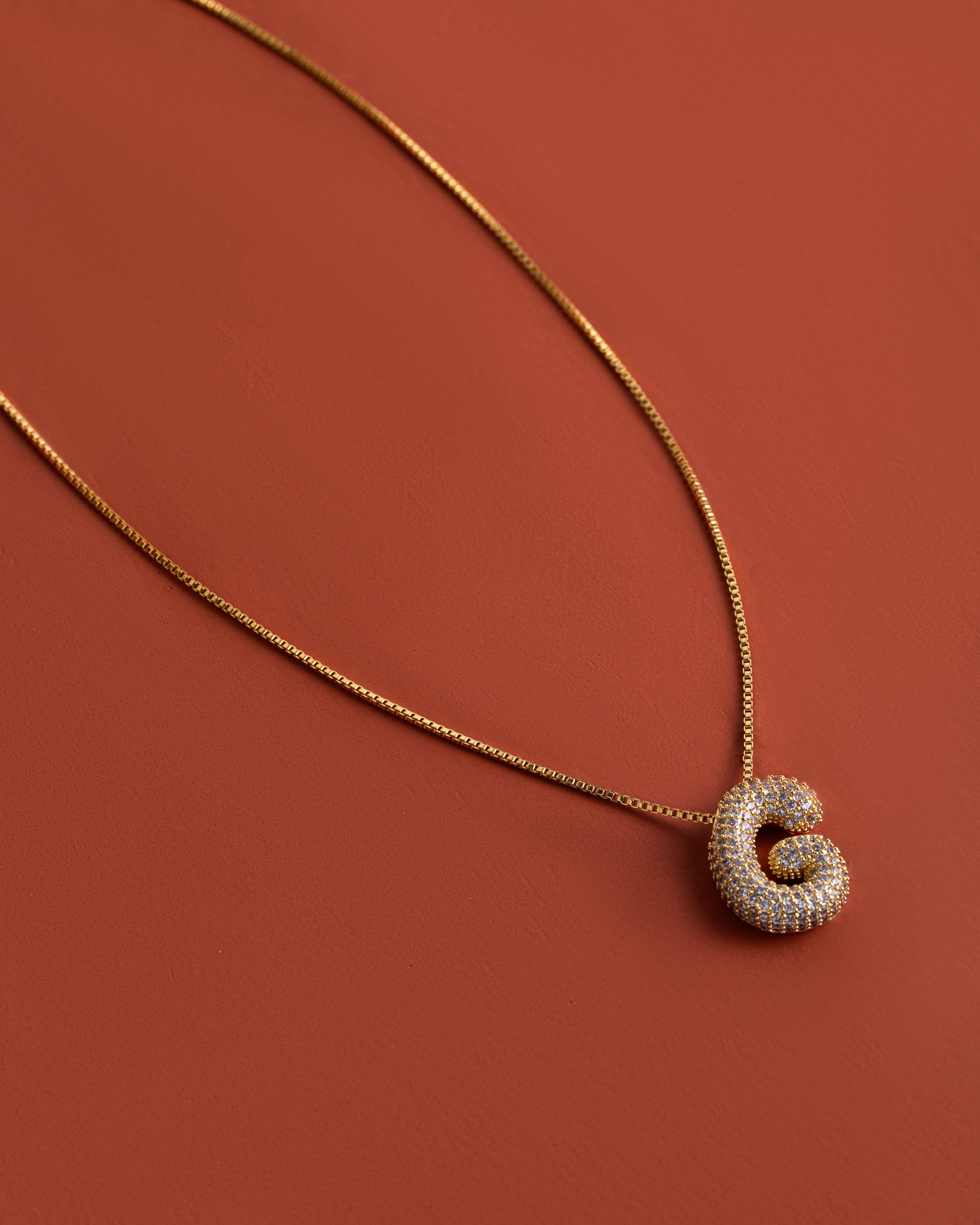 Colar Letra Cravejada